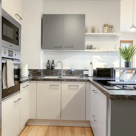 Trulyspace - Modernes Am Rathausplatz, Terrasse, Fahrstuhl