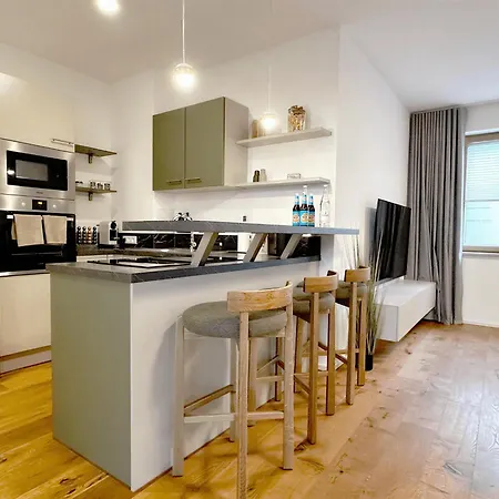 Trulyspace - Modernes Am Rathausplatz, Terrasse, Fahrstuhl Apartment